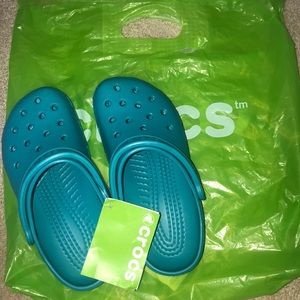 BRAND NEW! Unisex Crocs m6 w8 turquoise